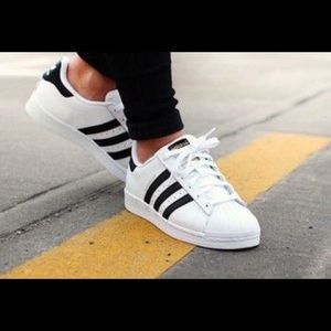 Like new! Adidas Stripped Shoe✨